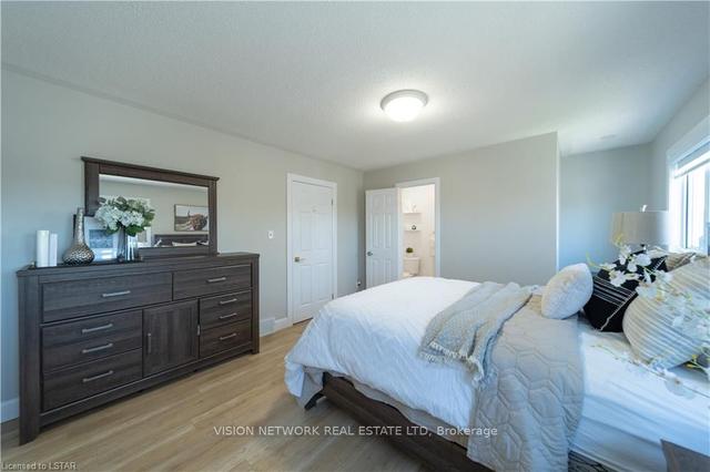 167 Crimson Cres, House detached with 3 bedrooms, 3 bathrooms and 5 parking in London ON | Image 14