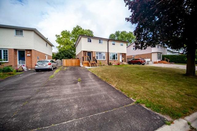 423 Laguna St, House semidetached with 3 bedrooms, 2 bathrooms and 2 parking in Oshawa ON | Image 1