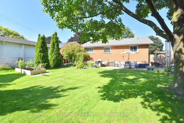 230 Fernwood Cres, House detached with 3 bedrooms, 2 bathrooms and 2 parking in Hamilton ON | Image 8