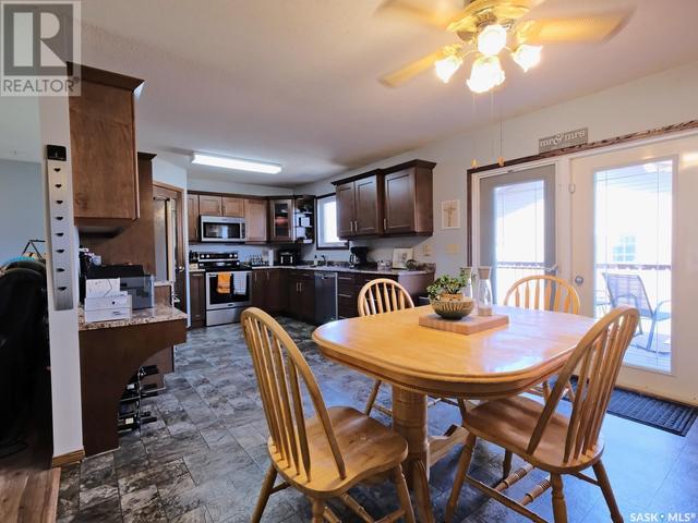407 3rd Avenue E, House detached with 4 bedrooms, 2 bathrooms and null parking in Rosetown SK | Image 11