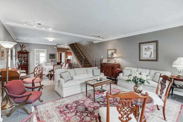 10 Cole Millway, Townhouse with 3 bedrooms, 4 bathrooms and 2 parking in Toronto ON | Image 4
