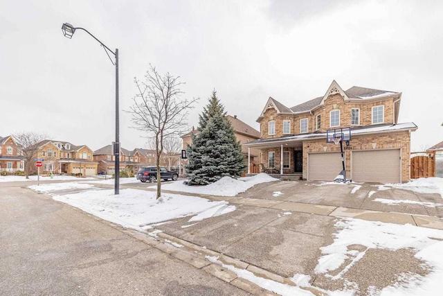 6824 Johnson Wagon Cres, House detached with 4 bedrooms, 5 bathrooms and 7 parking in Mississauga ON | Card Image