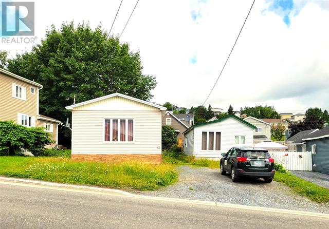 42 Poplar Road, House other with 4 bedrooms, 2 bathrooms and null parking in Corner Brook NL | Image 2