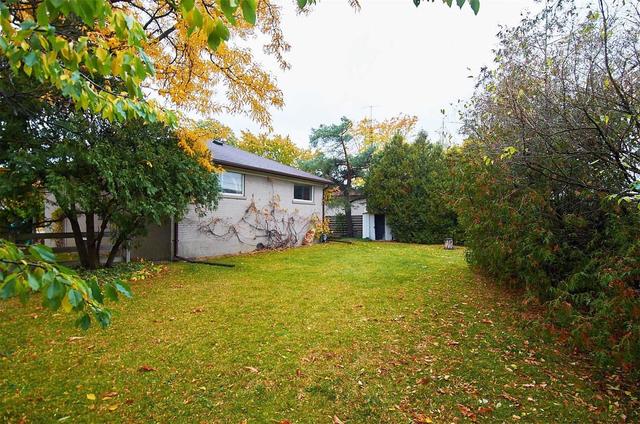 19 Hardwick Crt, House detached with 3 bedrooms, 2 bathrooms and 3 parking in Toronto ON | Image 31