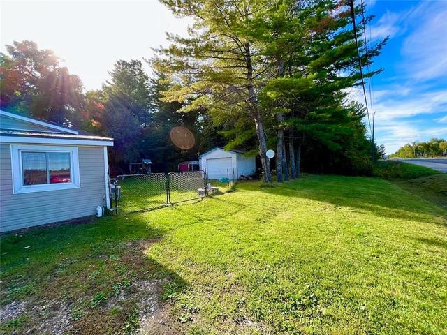 5565 Hwy 511 Highway, House detached with 2 bedrooms, 1 bathrooms and 4 parking in Lanark Highlands ON | Image 4
