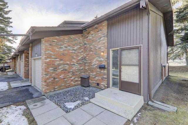 21 - 2323 Oakmoor Drive Sw, Home with 2 bedrooms, 1 bathrooms and 2 parking in Calgary AB | Image 32