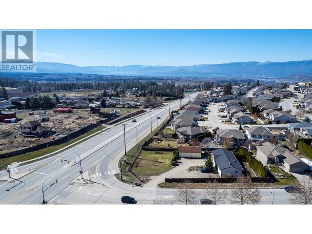 1584 Highway 33 E, House detached with 4 bedrooms, 2 bathrooms and 20 parking in Kelowna BC | Image 9