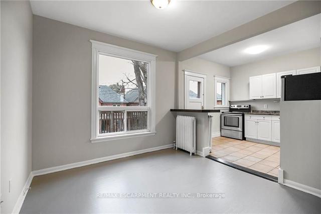 25 Strathcona Ave S, House detached with 5 bedrooms, 3 bathrooms and 3 parking in Hamilton ON | Image 37
