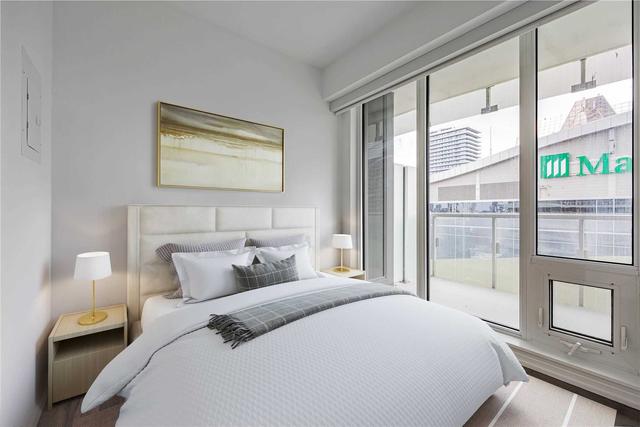 2209 - 197 Yonge St, Condo with 3 bedrooms, 2 bathrooms and 1 parking in Toronto ON | Image 2