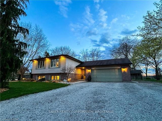 22627 Troops Rd, House detached with 3 bedrooms, 2 bathrooms and 12 parking in Strathroy Caradoc ON | Image 12
