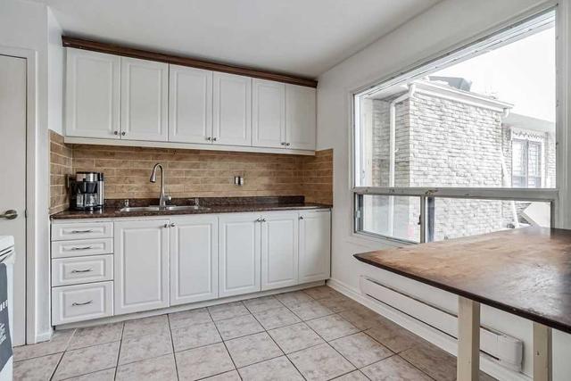 8 - 6540 Falconer Dr, Townhouse with 3 bedrooms, 2 bathrooms and 1 parking in Mississauga ON | Image 3