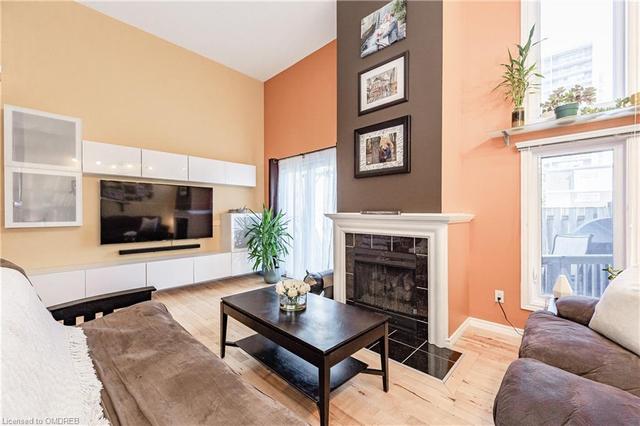 6 - 960 Warwick Court, House attached with 3 bedrooms, 1 bathrooms and 2 parking in Burlington ON | Image 9