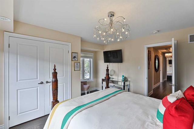 1044b Islington Ave, Townhouse with 3 bedrooms, 4 bathrooms and 2 parking in Toronto ON | Image 20