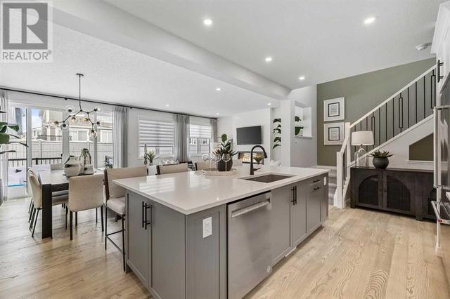 172 Magnolia Terrace Se, House detached with 4 bedrooms, 3 bathrooms and 4 parking in Calgary AB | Image 2