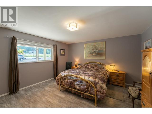 5504 Kennedy Road, House detached with 4 bedrooms, 3 bathrooms and null parking in Cariboo H BC | Image 13