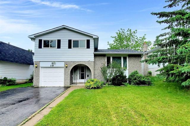 19 Carol Rd, House detached with 3 bedrooms, 3 bathrooms and 5 parking in Barrie ON | Image 1