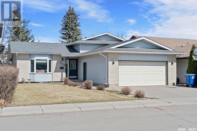663 Brightsand Crescent, House detached with 4 bedrooms, 3 bathrooms and null parking in Saskatoon SK | Image 2