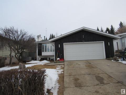 55 Crescent Dr, House detached with 4 bedrooms, 2 bathrooms and null parking in Woodlands County AB | Card Image