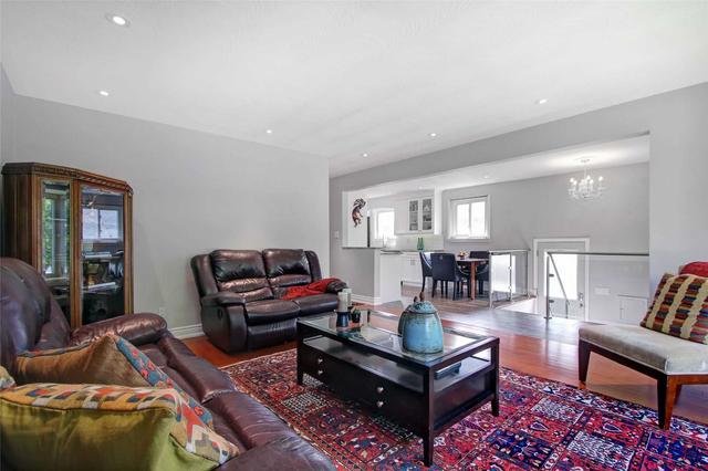 55 Gardentree St, House detached with 3 bedrooms, 2 bathrooms and 3 parking in Toronto ON | Image 16