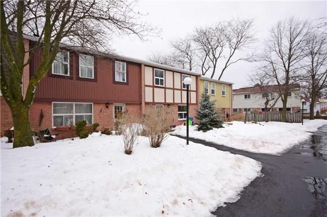 120 - 1050 Shawnmarr Rd, Townhouse with 3 bedrooms, 2 bathrooms and 2 parking in Mississauga ON | Image 2