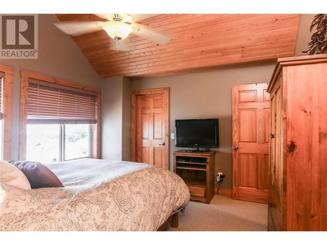 d - 5875 Snowpines Way, House attached with 4 bedrooms, 3 bathrooms and 2 parking in Kootenay Boundary E BC | Image 23