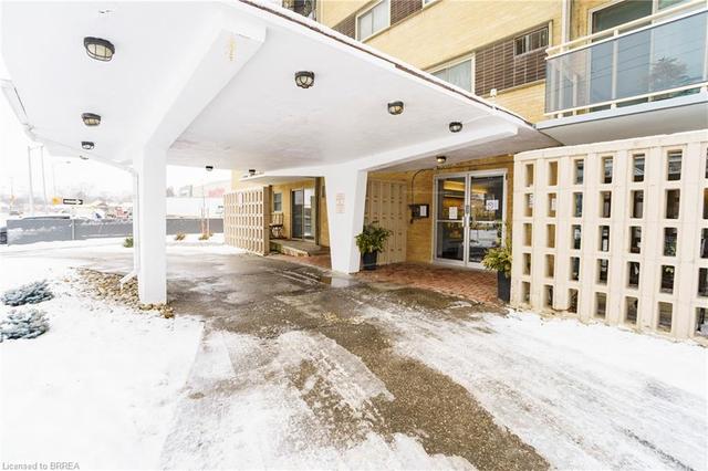 608 - 87 St George Street, House attached with 2 bedrooms, 1 bathrooms and null parking in Brantford ON | Image 2