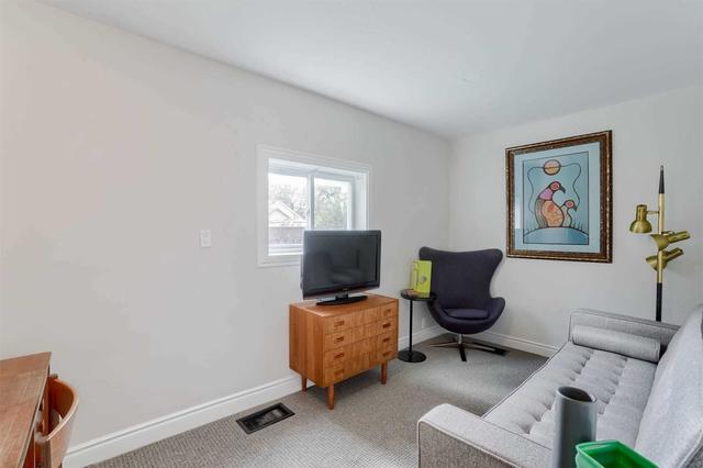 30 Elm St, House detached with 4 bedrooms, 2 bathrooms and 2 parking in St. Catharines ON | Image 9