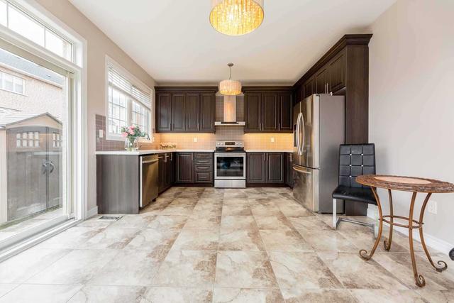 27 Arrowpoint Dr, House detached with 4 bedrooms, 5 bathrooms and 6 parking in Brampton ON | Image 5