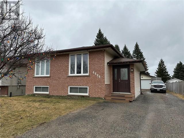 4484 Tate Boulevard, House detached with 4 bedrooms, 2 bathrooms and null parking in Greater Sudbury ON | Image 2