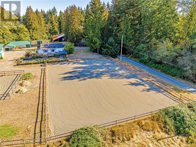 3155 Grant Rd, House detached with 2 bedrooms, 1 bathrooms and 10 parking in Comox Valley A BC | Image 4