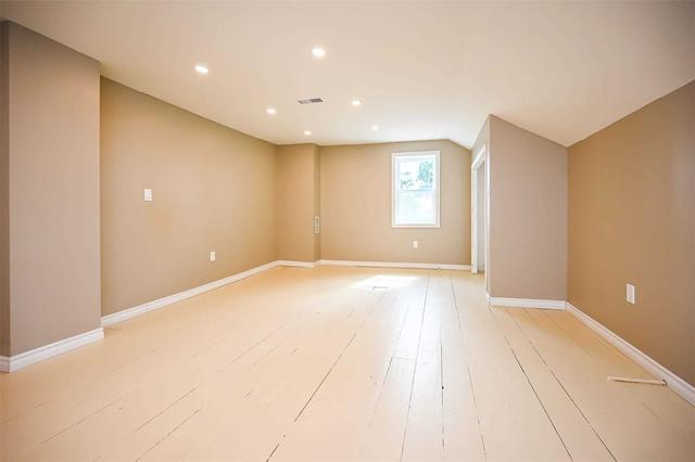 8105 Concession 2 Rd, House detached with 9 bedrooms, 2 bathrooms and 10 parking in West Lincoln ON | Image 6