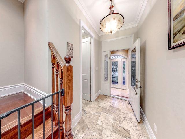 857 6th St, House detached with 4 bedrooms, 5 bathrooms and 4 parking in Mississauga ON | Image 2