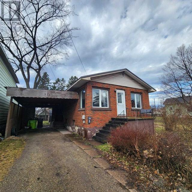 111 Letcher St, House detached with 2 bedrooms, 1 bathrooms and null parking in Sault Ste. Marie ON | Image 4