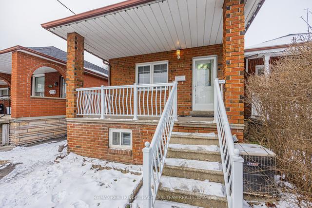 228 Robina Ave, House detached with 3 bedrooms, 2 bathrooms and 5 parking in Toronto ON | Image 19