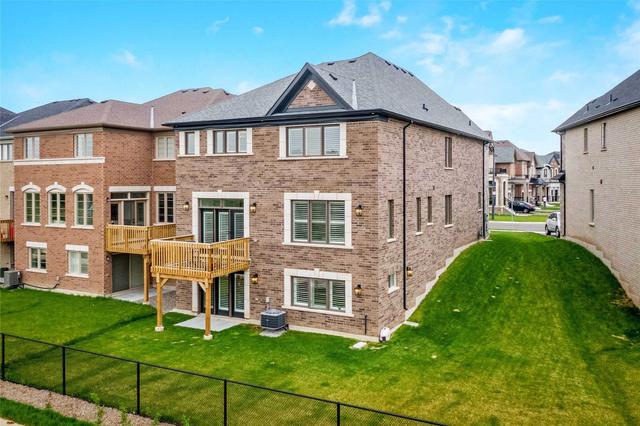 555 Beam Crt, House detached with 5 bedrooms, 6 bathrooms and 4 parking in Milton ON | Image 32