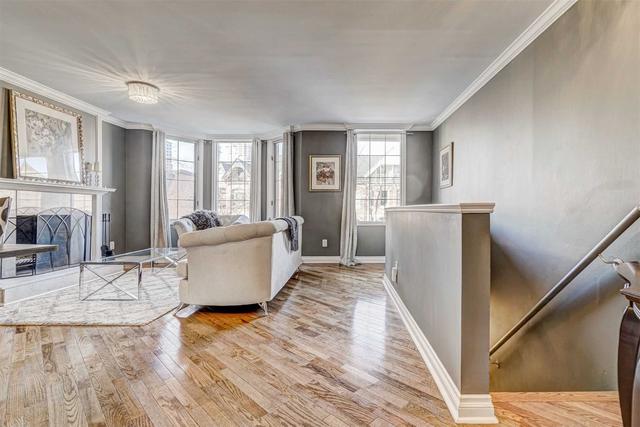 327 Wellesley St E, House detached with 6 bedrooms, 4 bathrooms and 2 parking in Toronto ON | Image 36