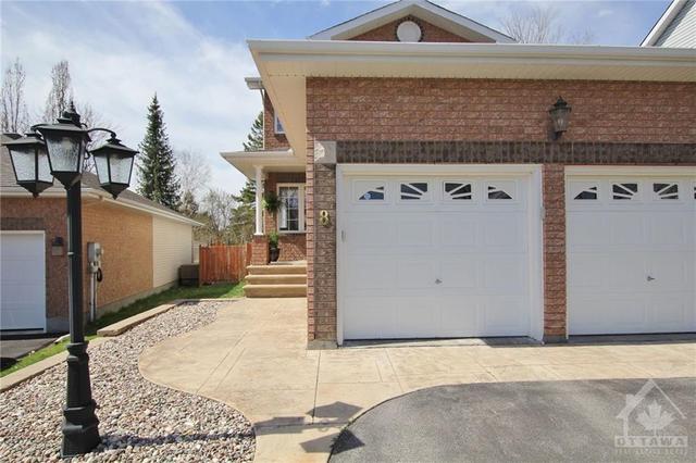 8 Bradley Farm Court, House detached with 3 bedrooms, 4 bathrooms and 6 parking in Ottawa ON | Image 2