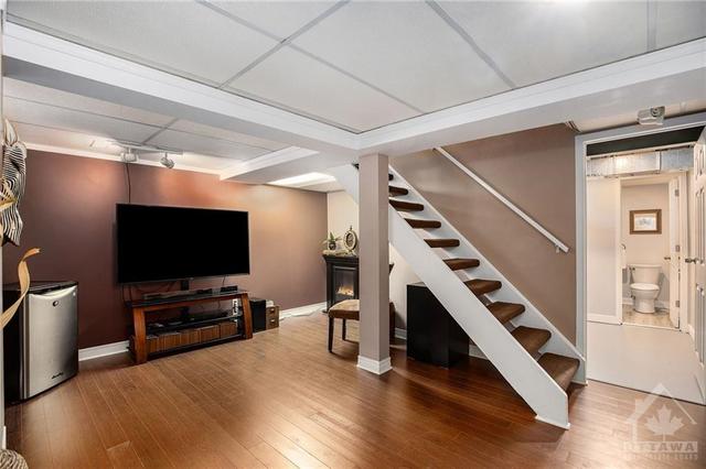 254 Woodfield Drive, Townhouse with 3 bedrooms, 2 bathrooms and 1 parking in Ottawa ON | Image 20
