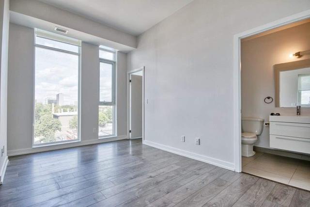 721 - 297 College St, Condo with 2 bedrooms, 2 bathrooms and 1 parking in Toronto ON | Image 4