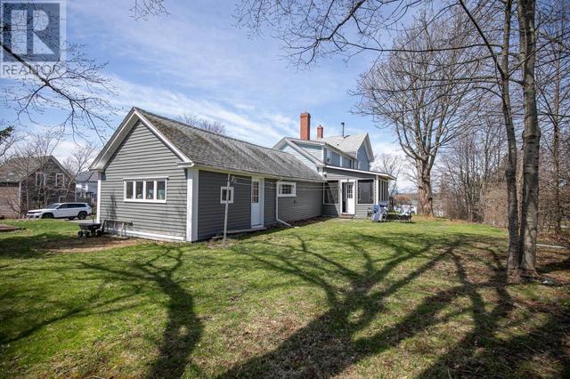 233 Victoria Street E, House detached with 4 bedrooms, 1 bathrooms and null parking in Amherst NS | Image 10