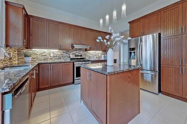 217 Canyon Hill Ave, House detached with 5 bedrooms, 5 bathrooms and 6 parking in Richmond Hill ON | Image 4