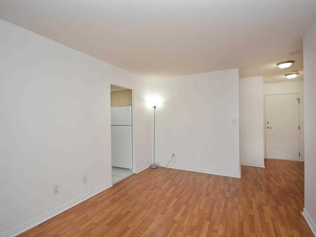 416 - 135 Hillcrest Ave, Condo with 1 bedrooms, 1 bathrooms and 1 parking in Mississauga ON | Image 5