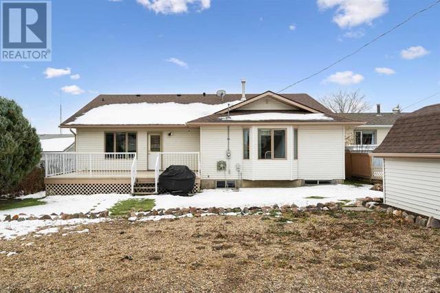 706 Royal Drive, House detached with 4 bedrooms, 2 bathrooms and 4 parking in Trochu AB | Image 37