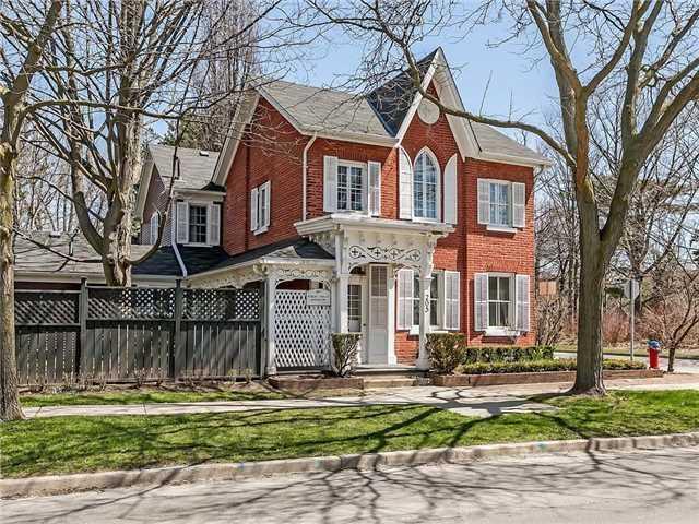 205 Trafalgar Rd, House detached with 4 bedrooms, 3 bathrooms and 3 parking in Oakville ON | Image 1