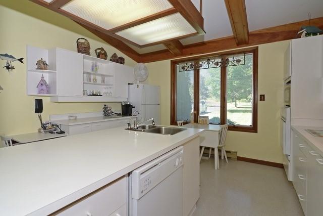104 Hardwood St, House detached with 5 bedrooms, 2 bathrooms and 6 parking in Kawartha Lakes ON | Image 12