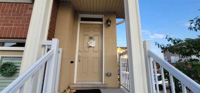 101 - 1380 Costigan Rd, Townhouse with 2 bedrooms, 3 bathrooms and 1 parking in Milton ON | Image 4