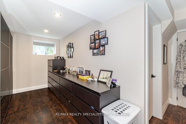 3 Allan Park Rd, House detached with 2 bedrooms, 2 bathrooms and 6 parking in Toronto ON | Image 11