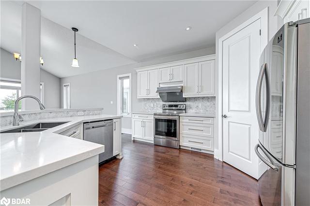 295 Sunnybrae Ave Avenue, House detached with 4 bedrooms, 2 bathrooms and 12 parking in Innisfil ON | Image 4