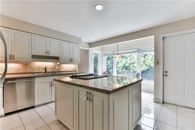 18 Solway Crt, House detached with 4 bedrooms, 4 bathrooms and 3 parking in Toronto ON | Image 6