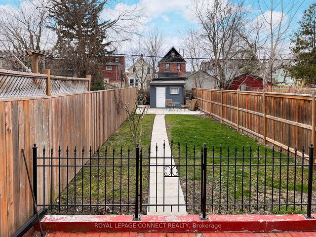 566 Gladstone Ave, House semidetached with 3 bedrooms, 3 bathrooms and 1 parking in Toronto ON | Image 25